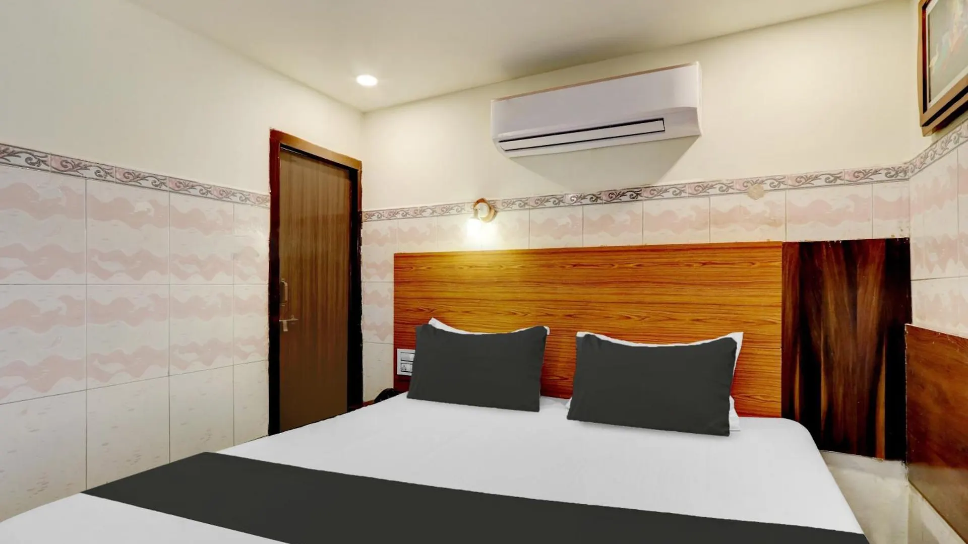 Super Collection O M G Road Ξενοδοχείο Thiruvananthapuram 4*,  Ινδία