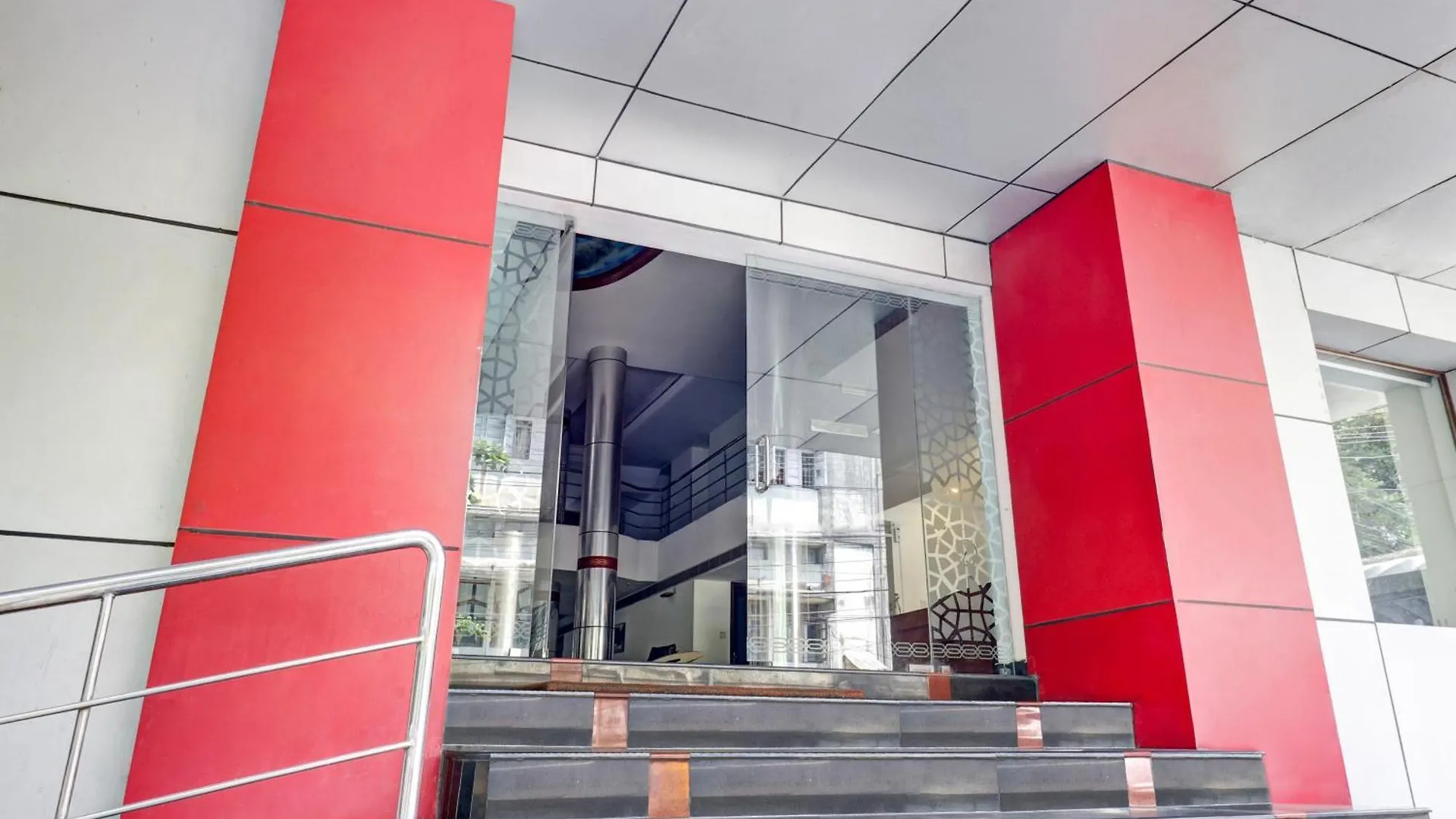 Super Collection O M G Road Hotel Thiruvananthapuram 4*,