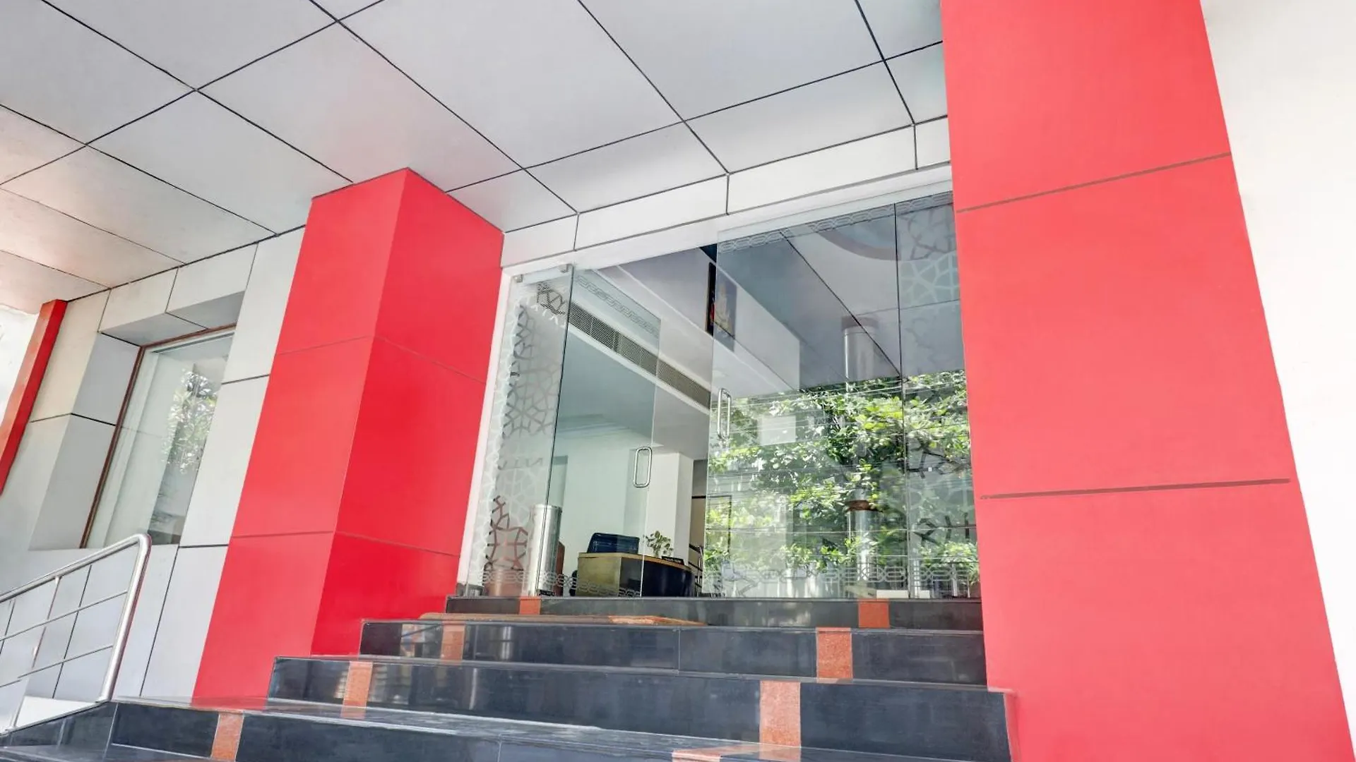 Super Collection O M G Road Hotel Thiruvananthapuram