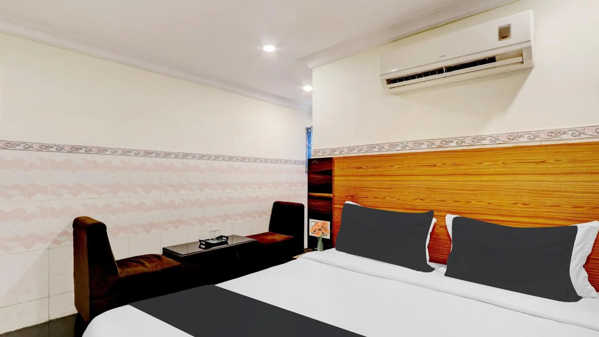 Super Collection O M G Road Hotel Thiruvananthapuram