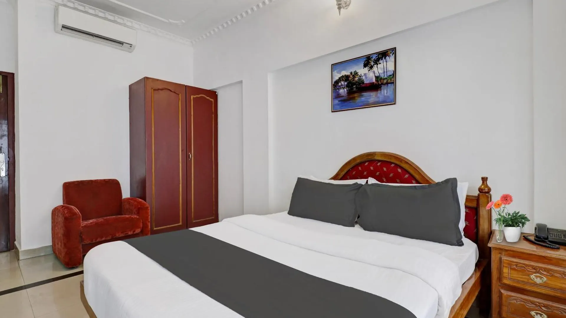 Super Collection O M G Road Hotel Thiruvananthapuram