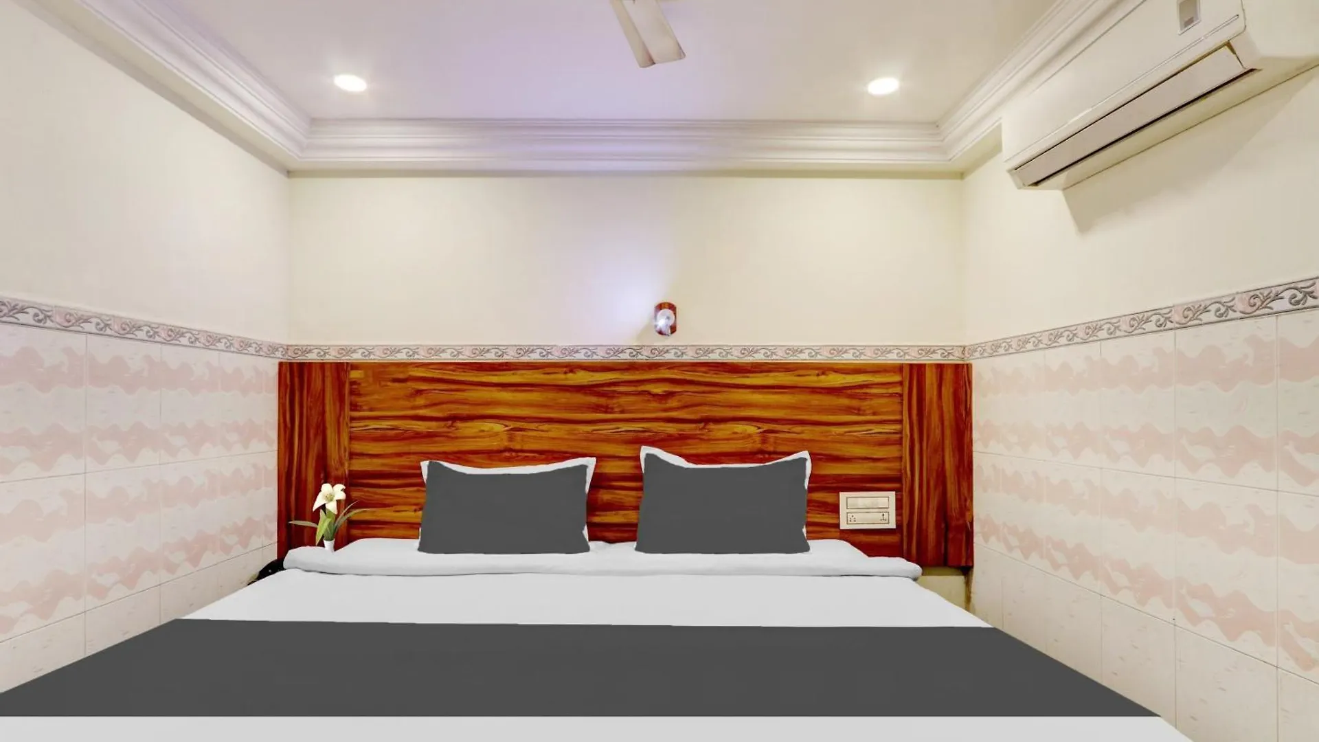 Super Collection O M G Road Hotel Thiruvananthapuram