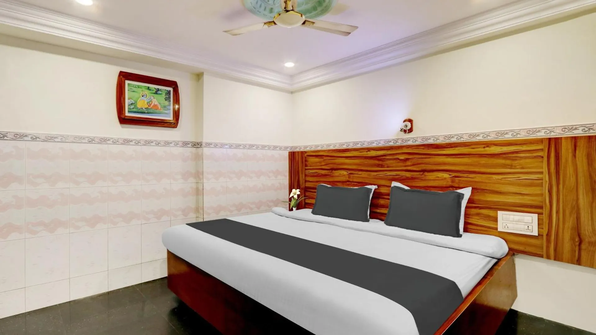 Super Collection O M G Road Hotel Thiruvananthapuram 4*,