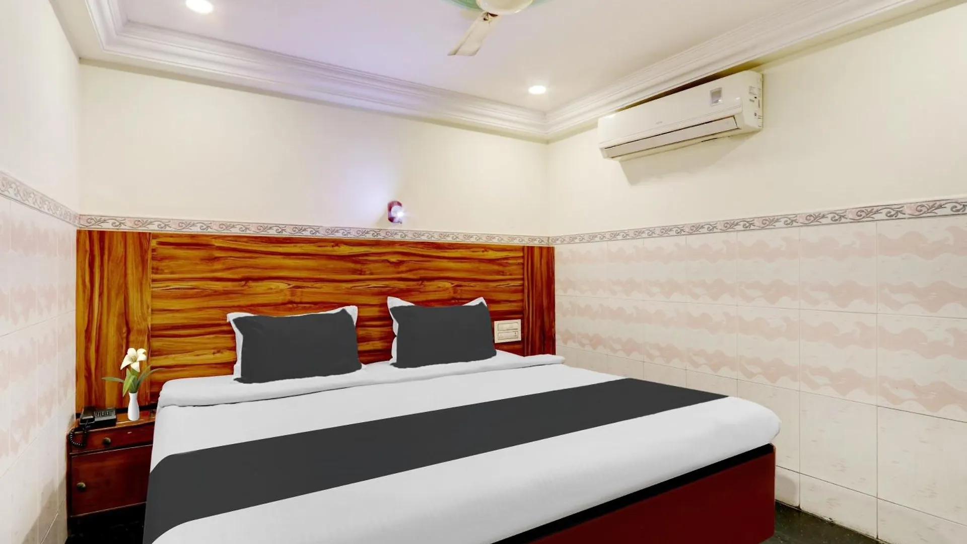 Super Collection O M G Road Hotel Thiruvananthapuram