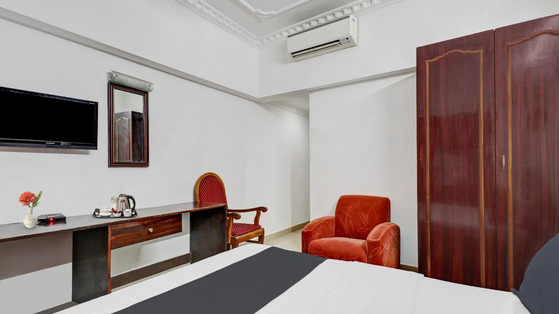 Super Collection O M G Road Hotel Thiruvananthapuram